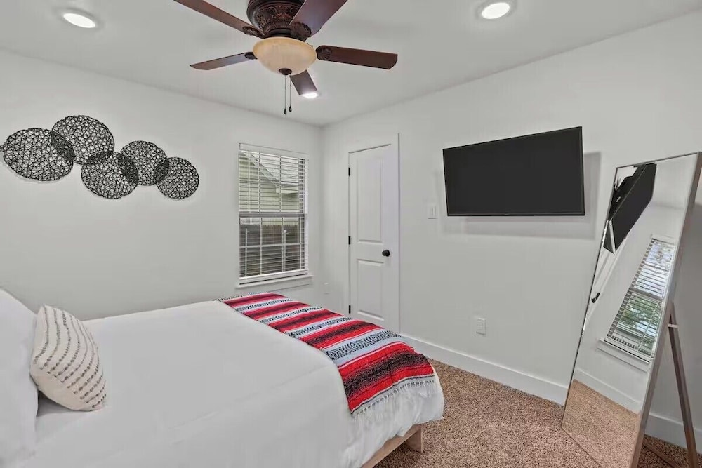 7 min to Stockyards- Cozy & Stylish Home
