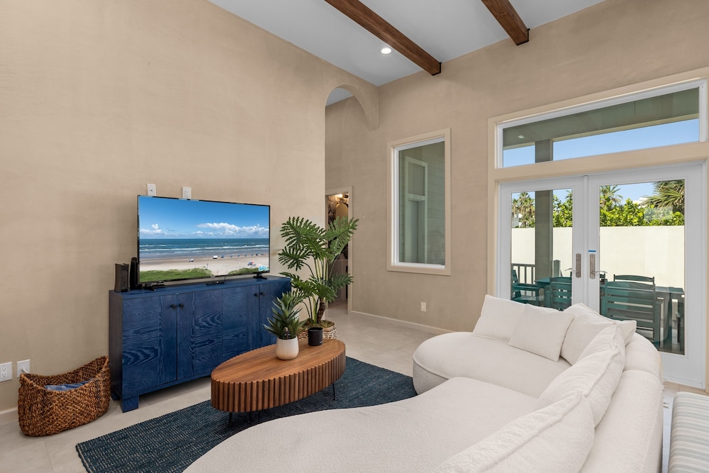 Nomad House At The Shores 3 Bedroom Home