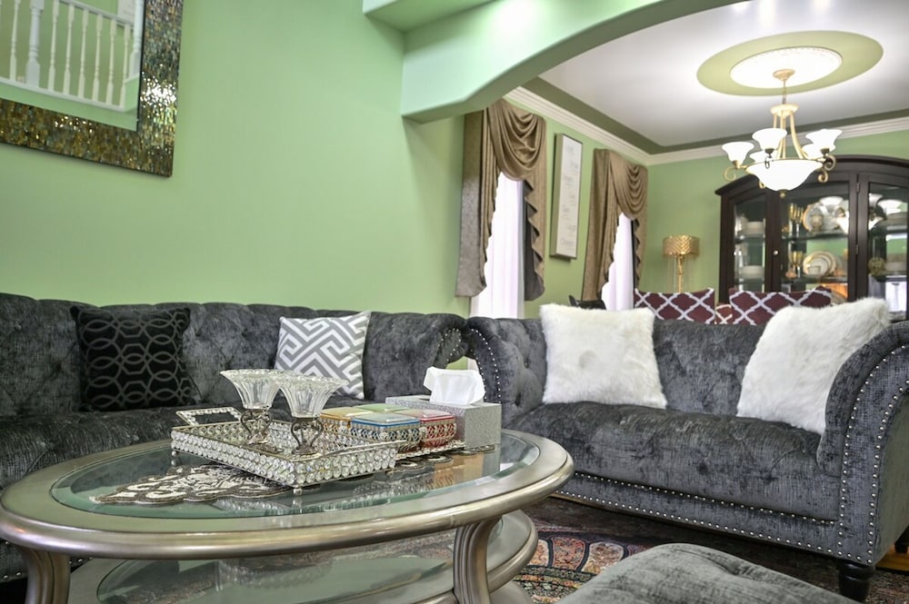48A Luxury Lake Home w Massage Meditation Gym A C