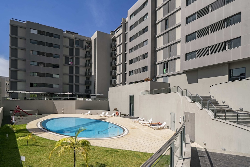 Apartment With Pool and Gym, Piornais Residence I view 4