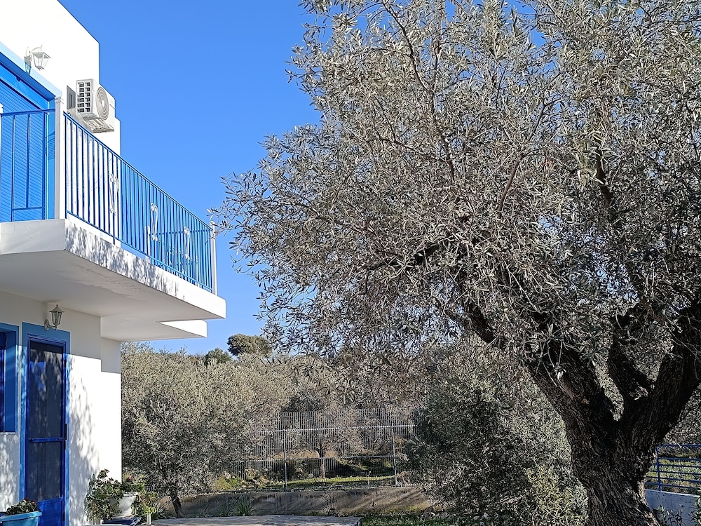 Haraki Blue Houses