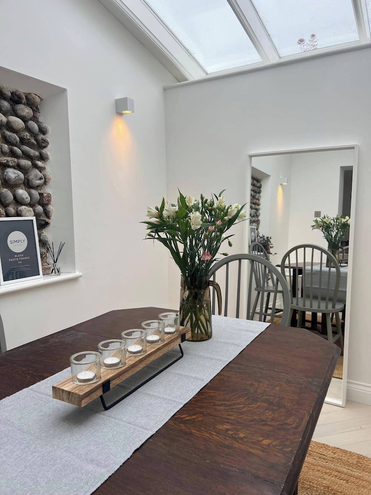 Seaside Retreat - Sleeps 5, Garden & Parking