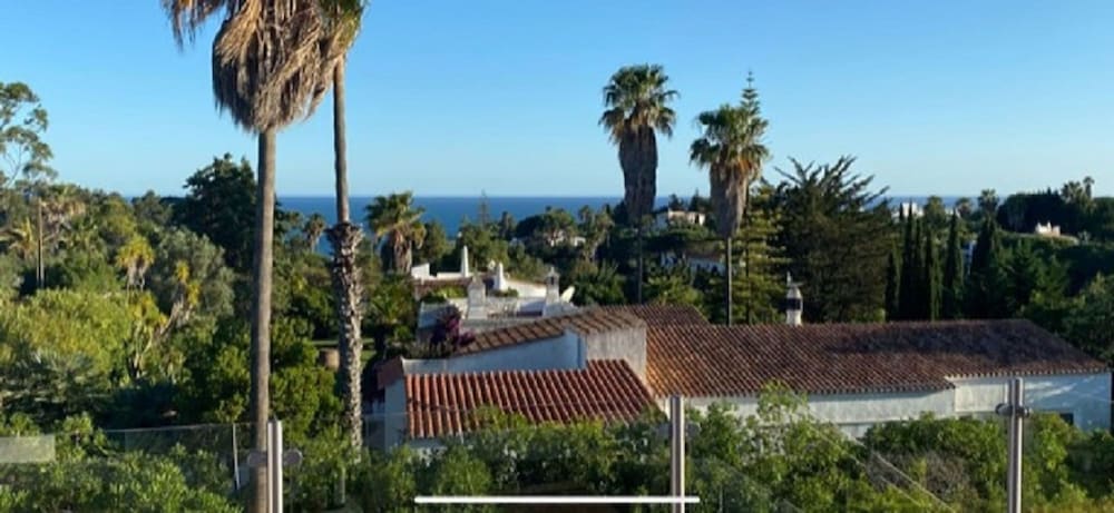 Casa Ninho Spacious 5 Bedroom Villa in an Enviab