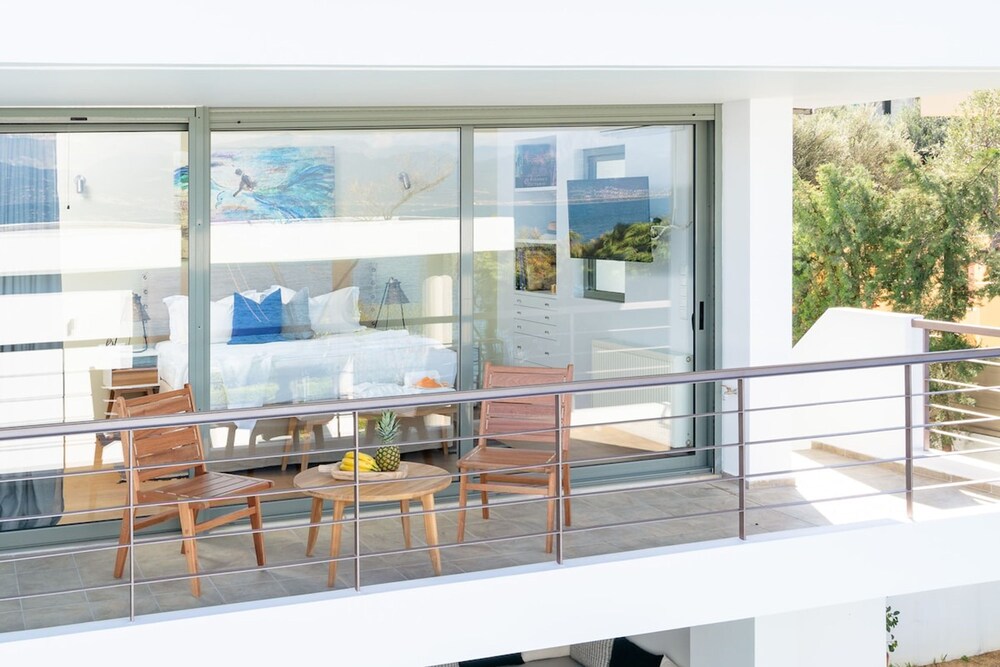 Lefkon Villa With Pool by the Sea - N Peloponnese