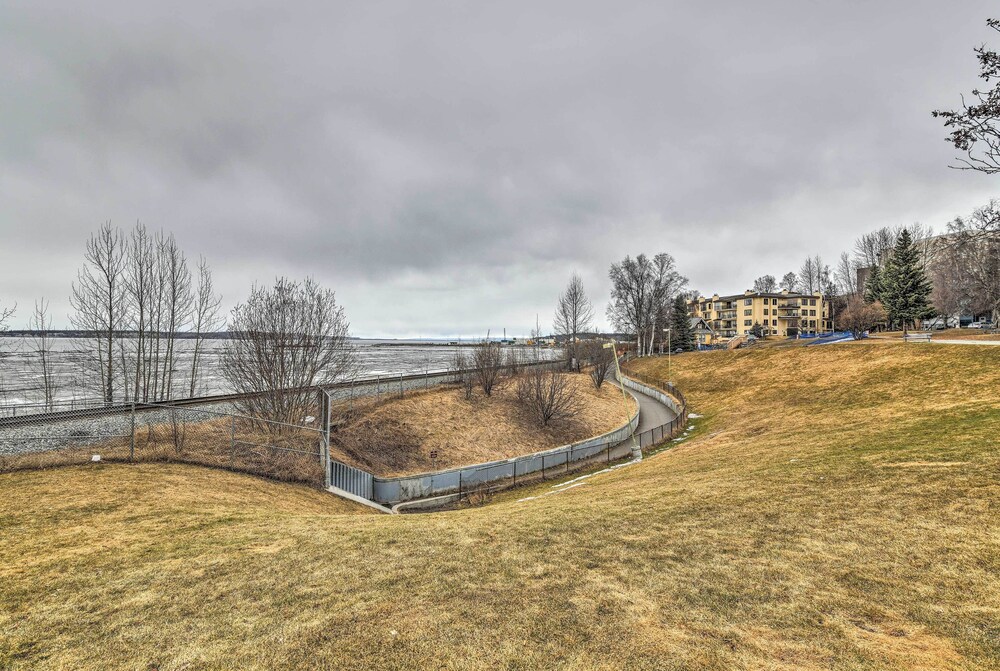 Hotel Anchorage Condo - Walk to Downtown & Coast Trail! - Image 1