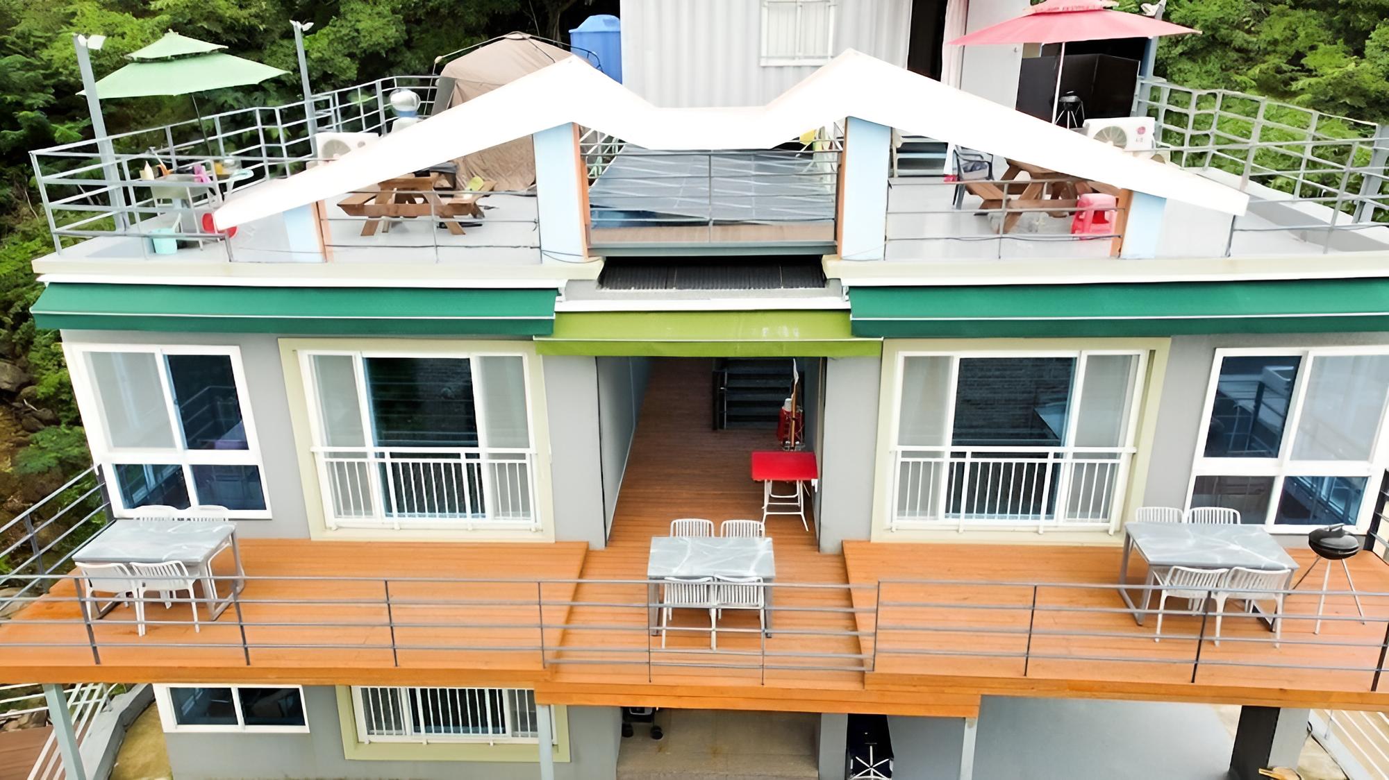 Nuri (Blue Road Town Pension view 3