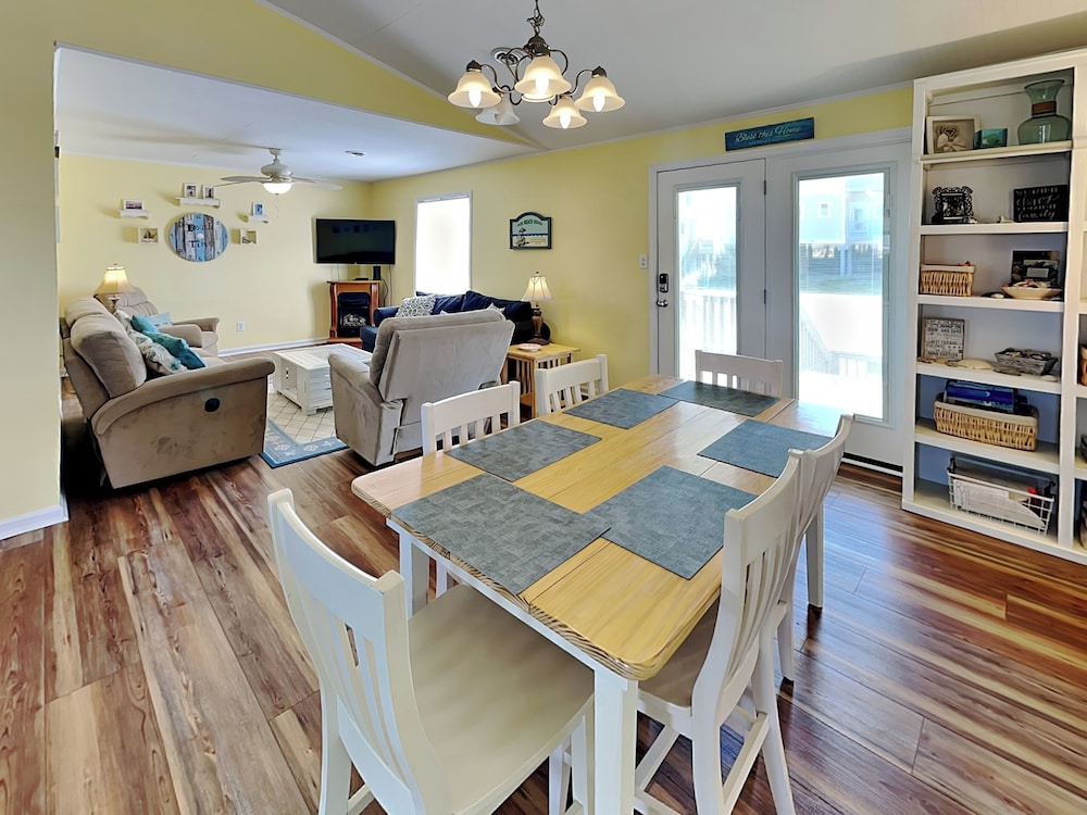 Bella Beach House by Topsail Realty