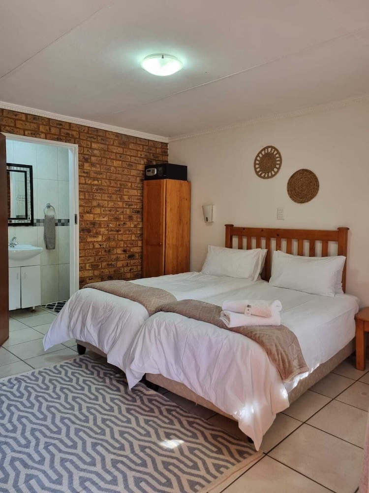 Emerald Guesthouse