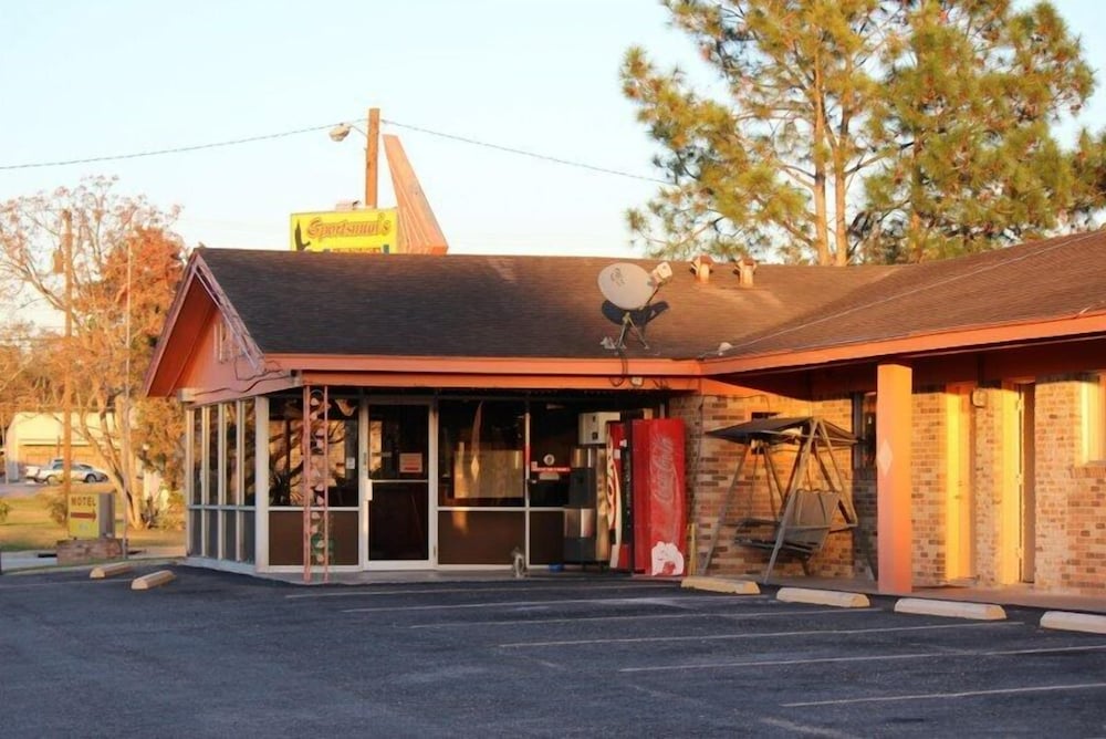 Sportsman Motel