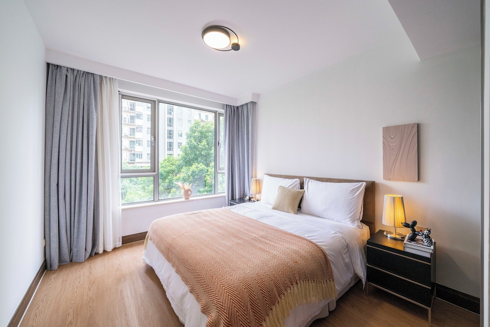 Tyms Modern 1BR 1BA Suite Xujiahui Shops