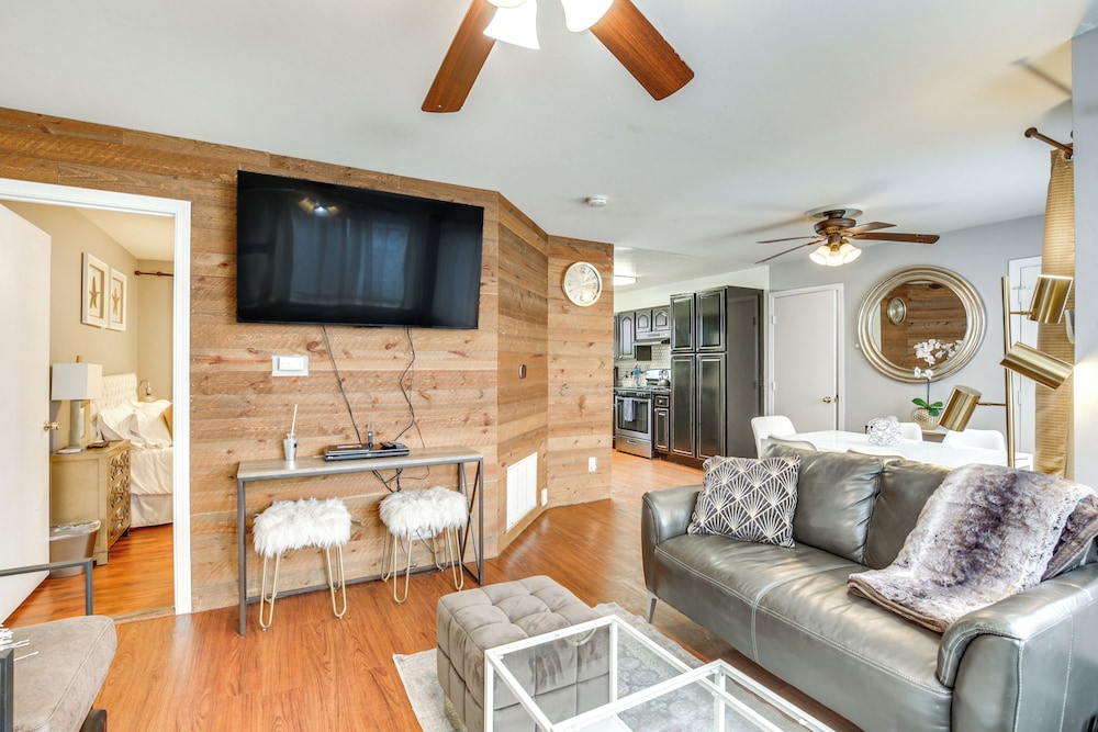 Walk to Beach: San Diego Hideaway w/ Patio