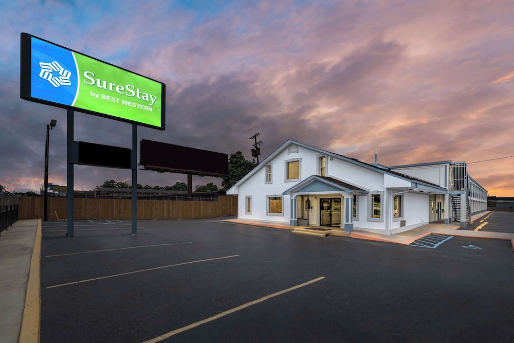 Hotel SureStay by Best Western Huntsville University Area - Image 1