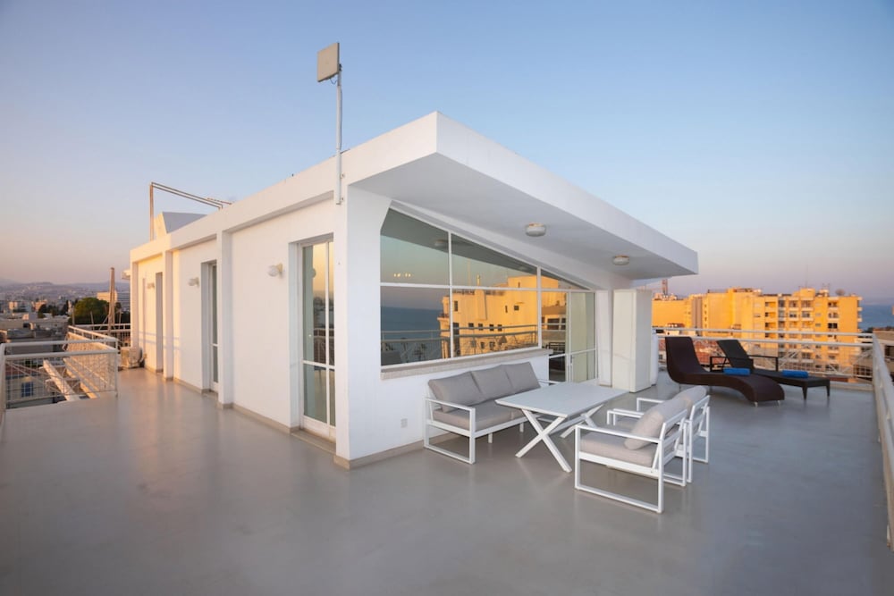 1-80 Collection 601 Penthouse
