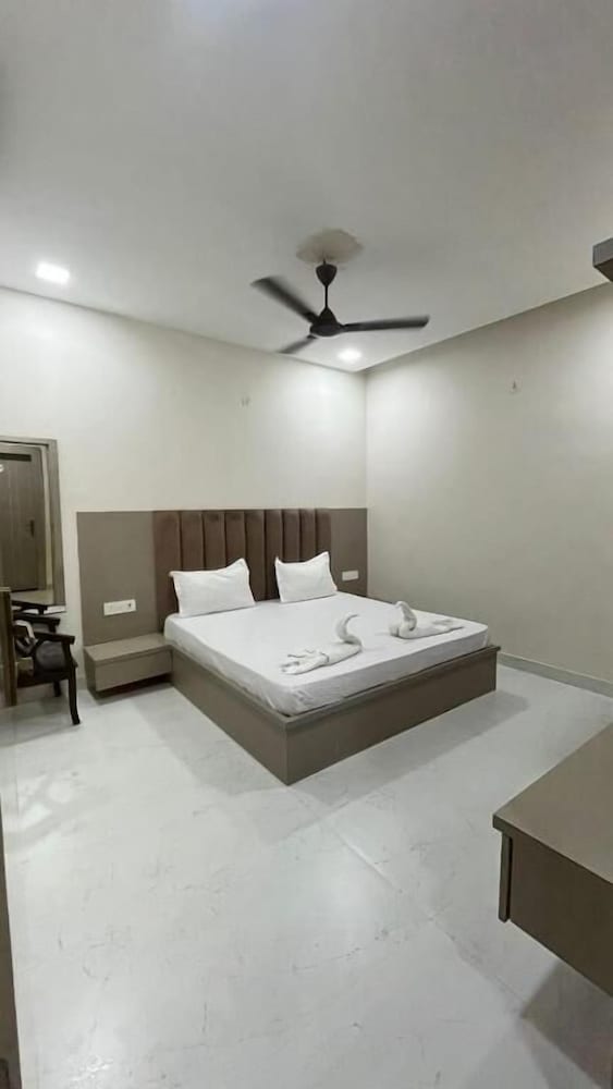 Hotel Shri Radha Sneh Mathura