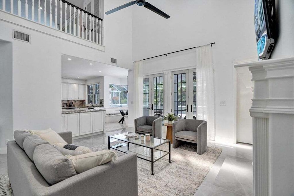 6br Elegant Hollywood Lakes Mansion W/ Pool & Spa 6 Bedroom Home