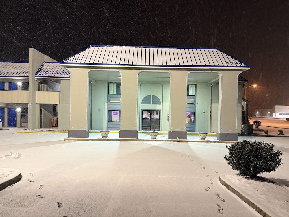 Rodeway Inn & Suites Plymouth Hwy 64