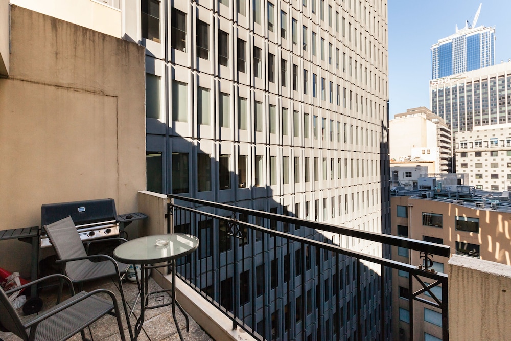 CLAUDE, 2BDR Melbourne Apartment