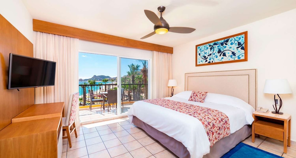 Deluxe Condo at Villa Del Palmar