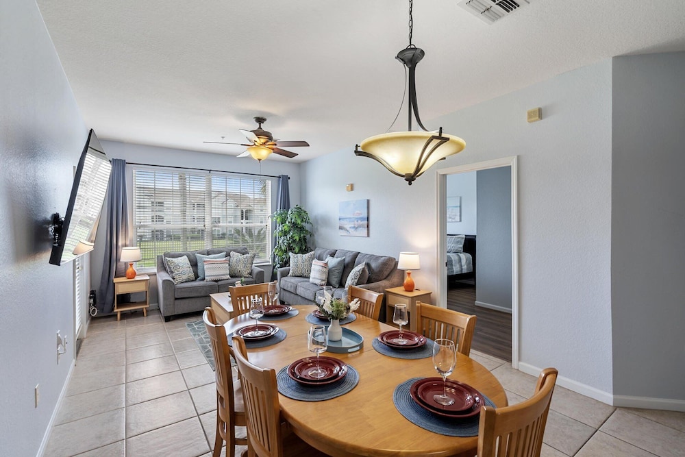 2302 Butterfly Palm way