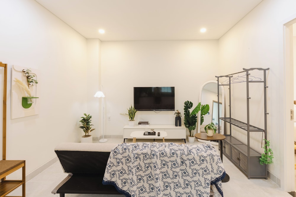 Nguyen Le Home Phan Ton
