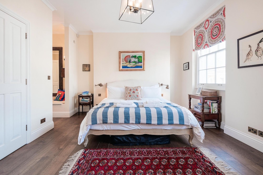Charming Pimlico Home Close to the River Thames by Underthedoormat