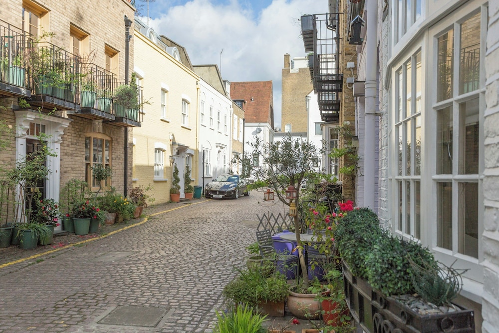 Rutland Mews South by Onefinestay