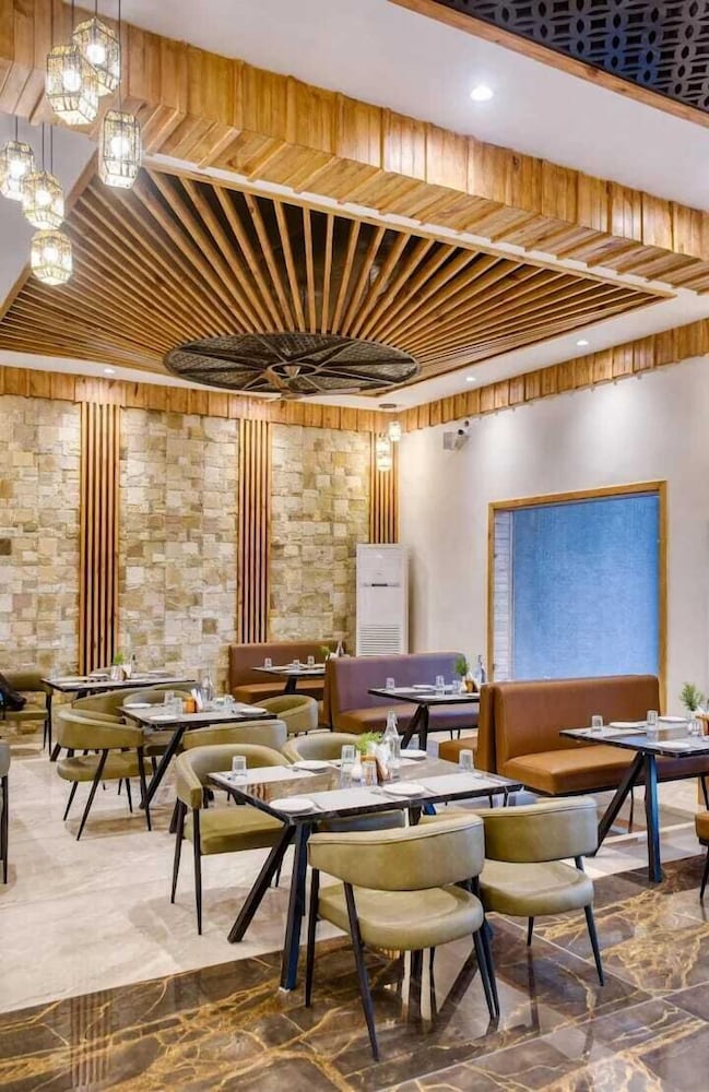 Corbett Elegant Retreat