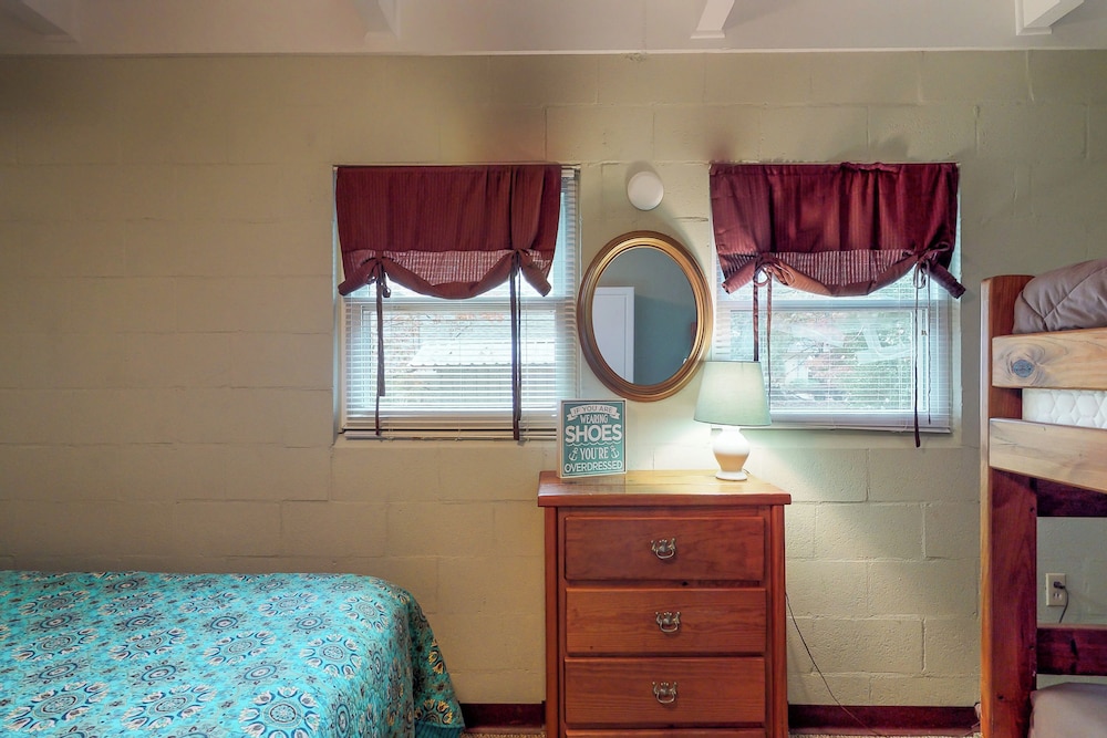 2BR Lakefront Lake Murray Home w/ Dock & Deck