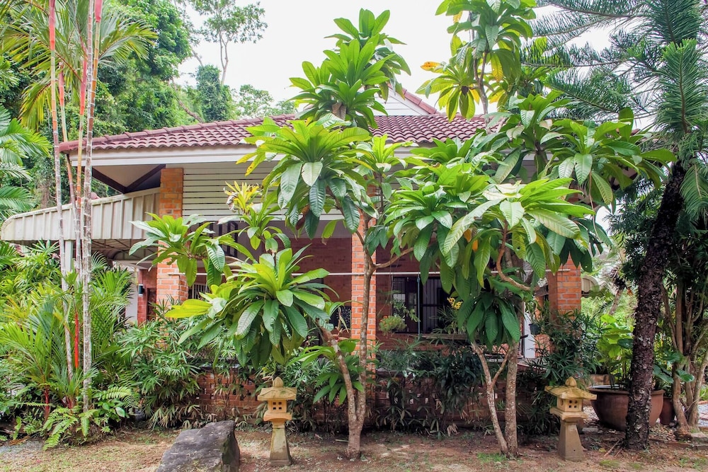 Villa With Private Pool and Mountain Views