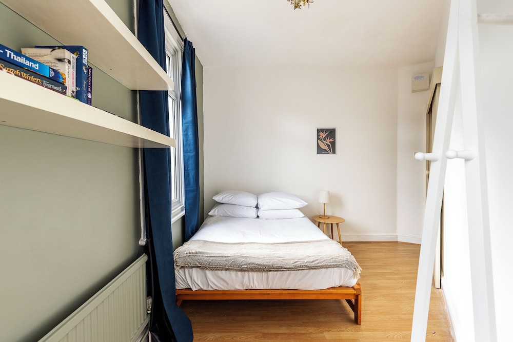 A Tranquil One-bedroom Flat Near Brockwell Park