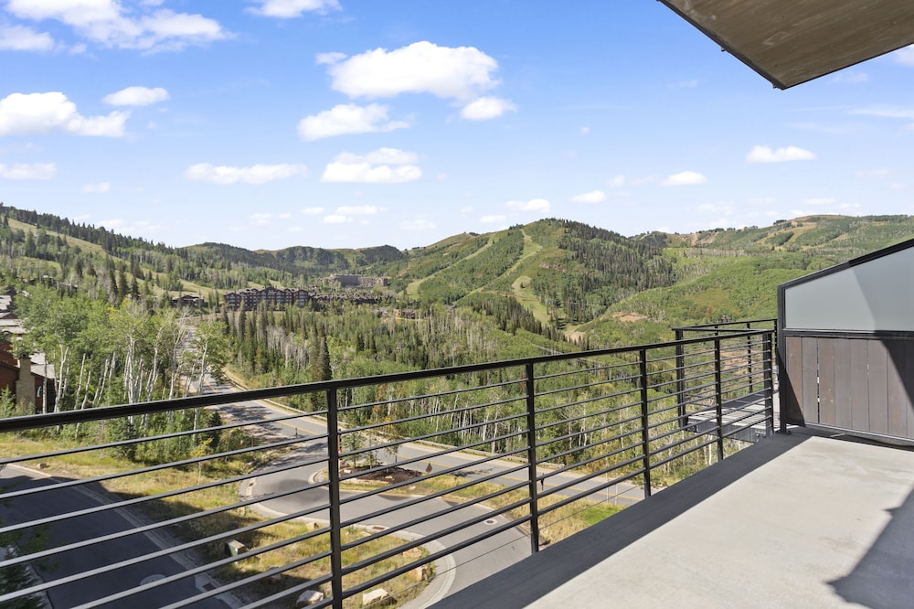 One Empire Pass Lodge at Deer Valley Resort - Three Bedroom Residence #504 3 Condo