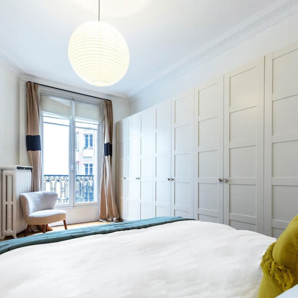 Chic Grenelle 3 Bedroom Apartment in Paris