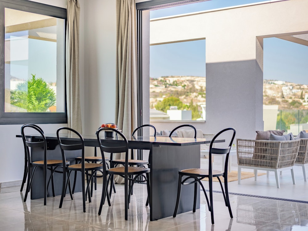 Sanders River Plaza Limassol Apartment