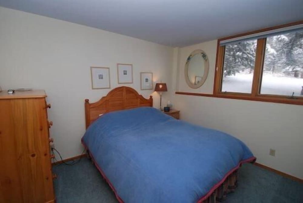 Red Fox Town home 3 Bedroom Apartment by Key to the Rockies