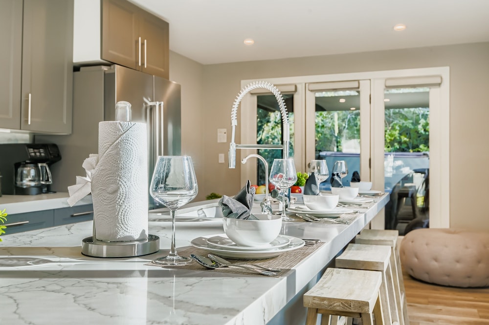 Mountain Luxury In Old Town Spa - Walk To Main 440 3 Bedroom Home