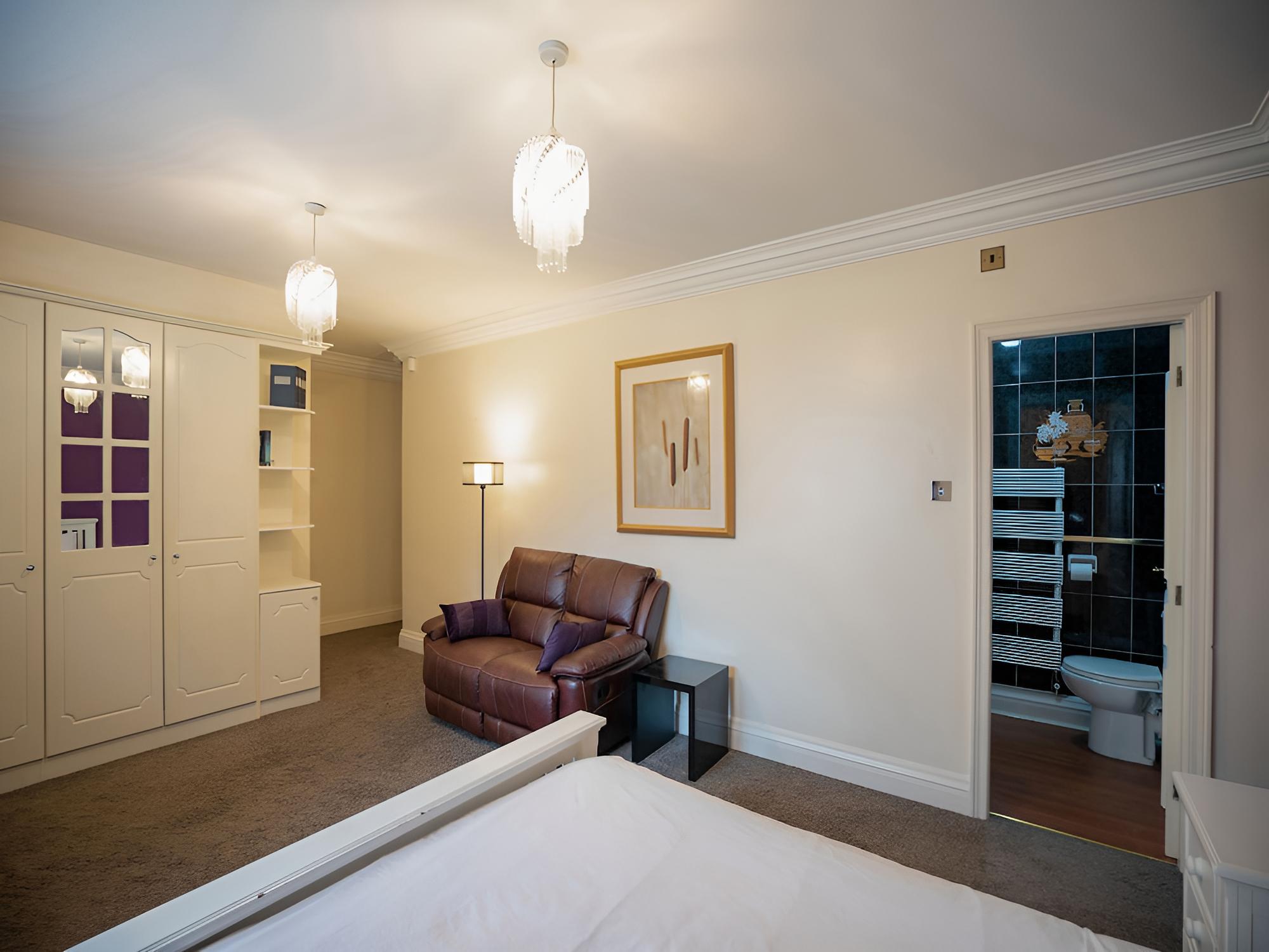 OakCroft GuestHouse Manchester Airport