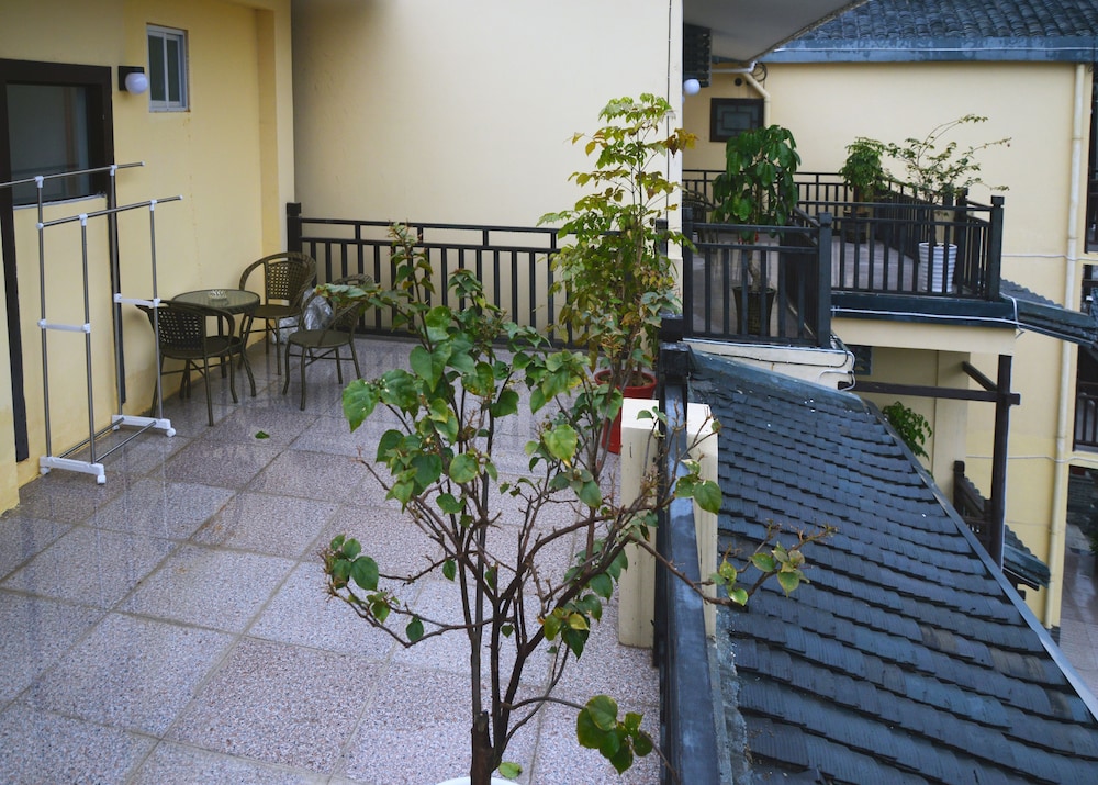 FangLian Lake Holiday Resort view 2