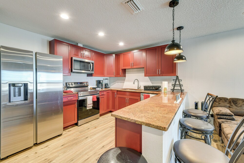 4 Mi to Bradenton Riverwalk: Cozy Home w/ Patio!