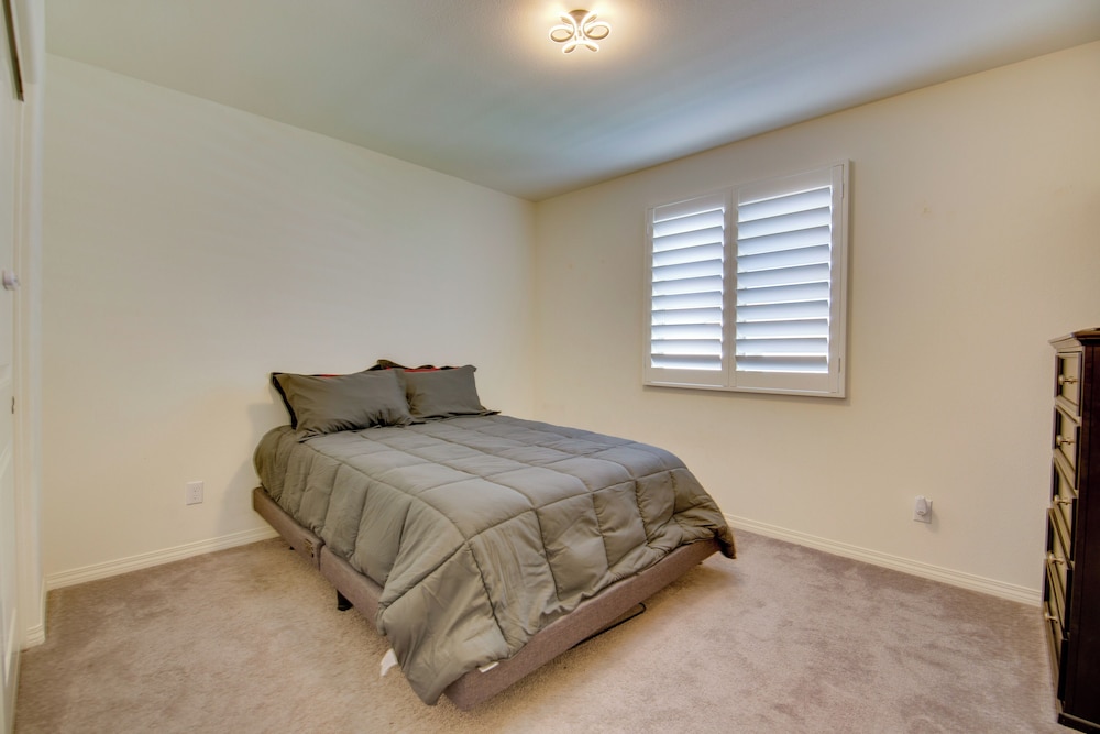 Luxurious & Spacious Family Duplex in Menifee!