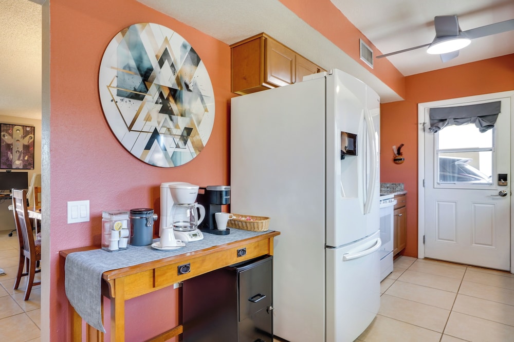 Pet-friendly 55+ Green Valley Home w/ Golf Gear!