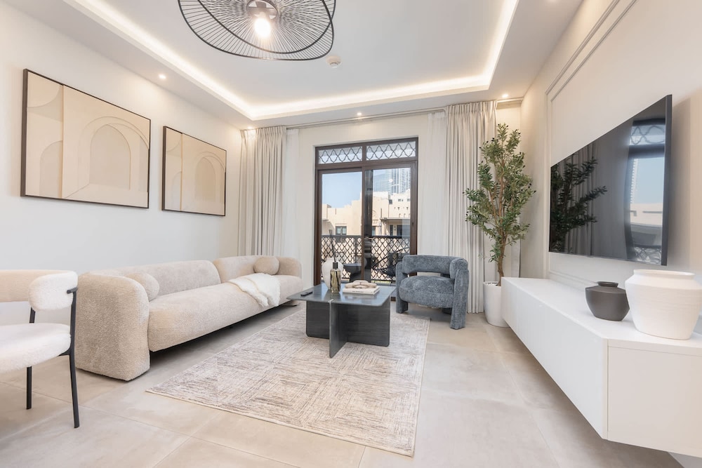 Luxury 2BR Apartment With Full Burj Khalifa View 2-min Walk to Dubai Mall