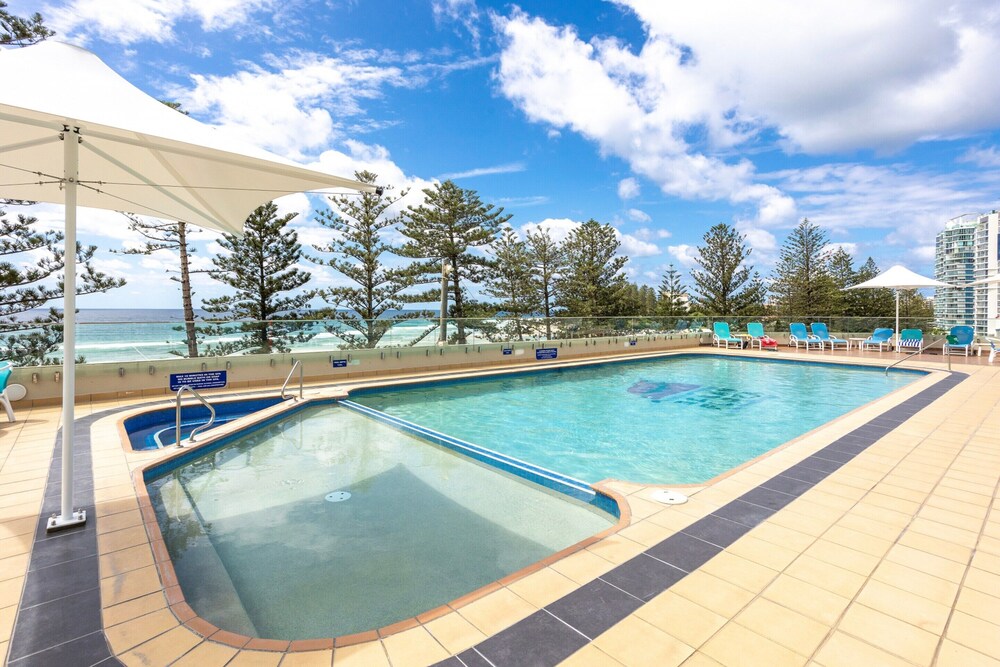 Beachfront 2-bed With Pool, BBQ