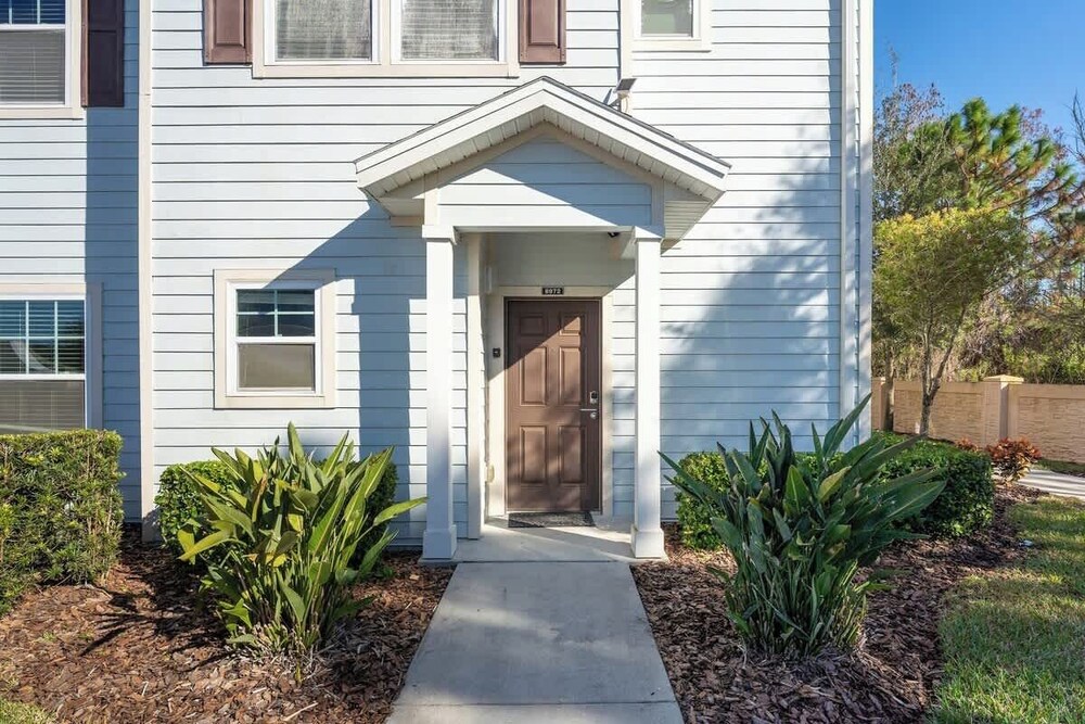 Kissimmee 4BR Townhouse: Perfect for Families!