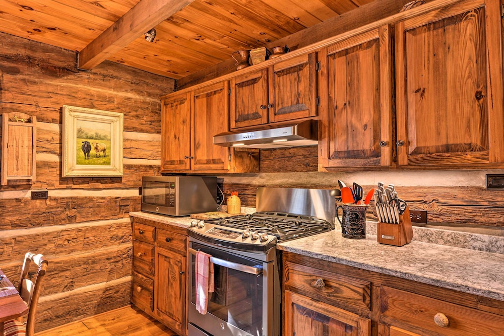 Cabin Near Boone w/ Hot Tub  Mountain Views - Property Image 18