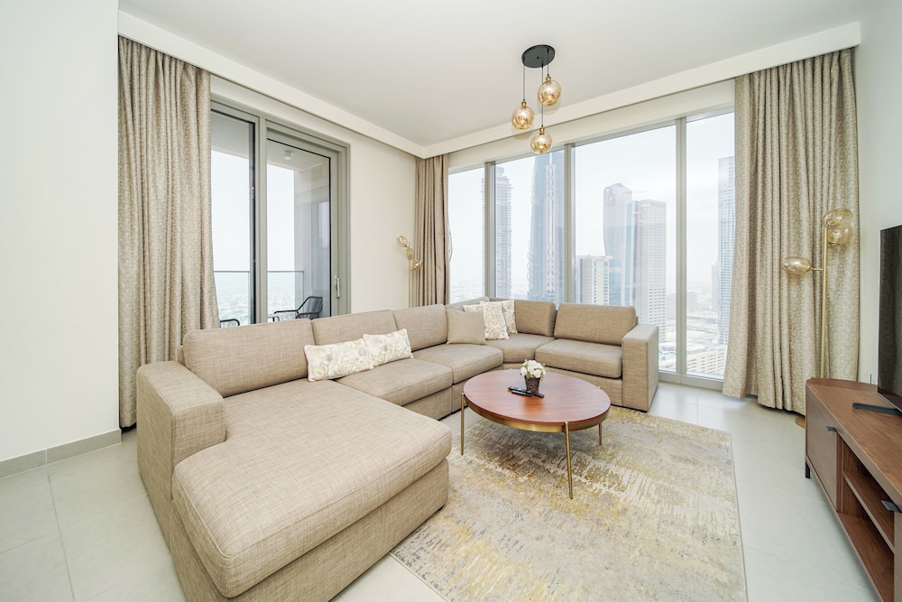 PVH - Opulent 2BR in Forte Tower 1
