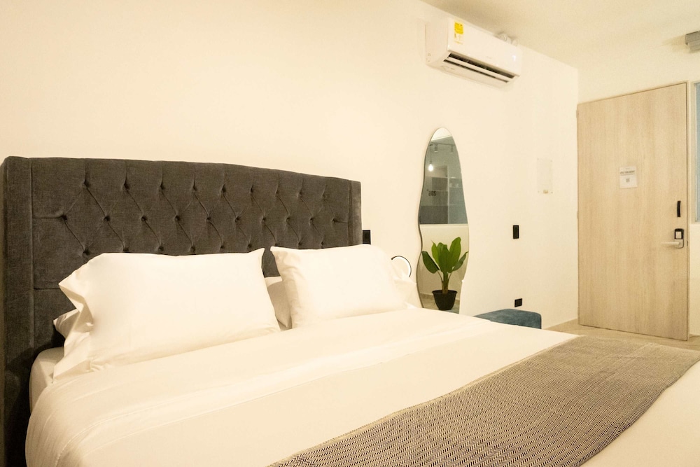 w Homely 1BR w AC Near Ciudad Amurallada