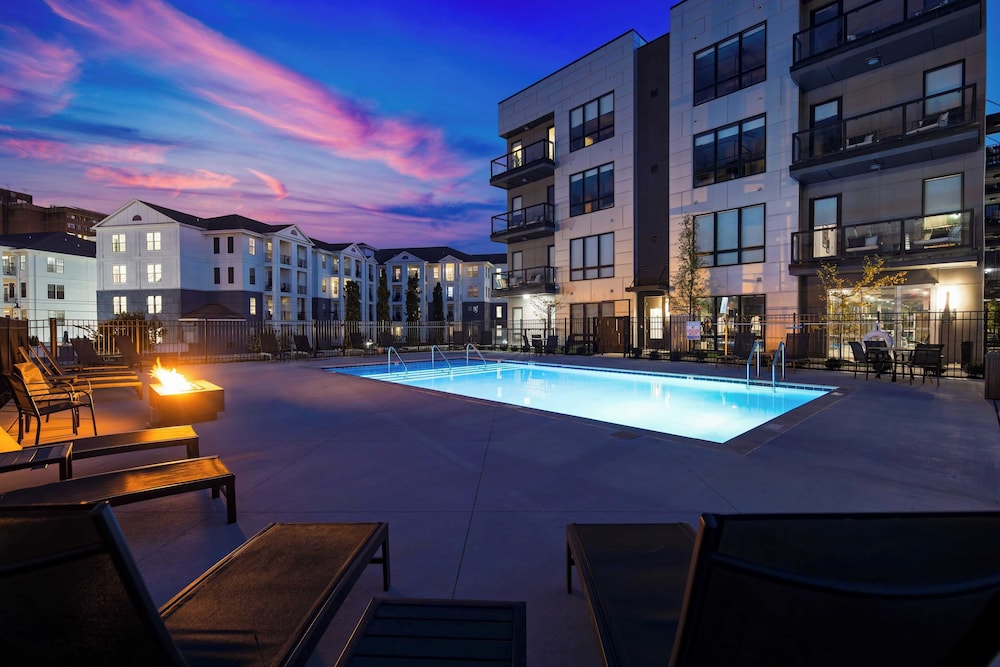 Sleeps 42 7 Modern Midtown Apartments w/ Gym + Pool Walkable to Shops & Eats