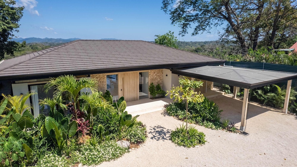 Chic 3BR Private Terrace Nature Views