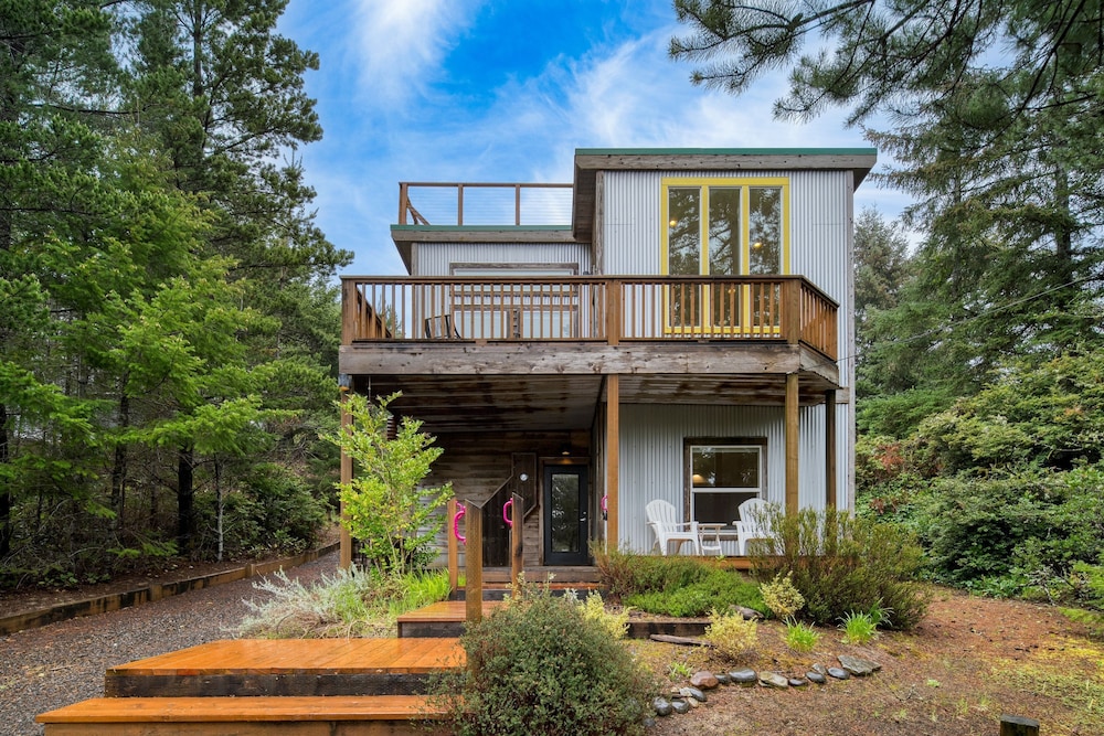 Buttercup Bay Hideaway by Avantstay Cozy Escape w Fire Pit Walk to Beach