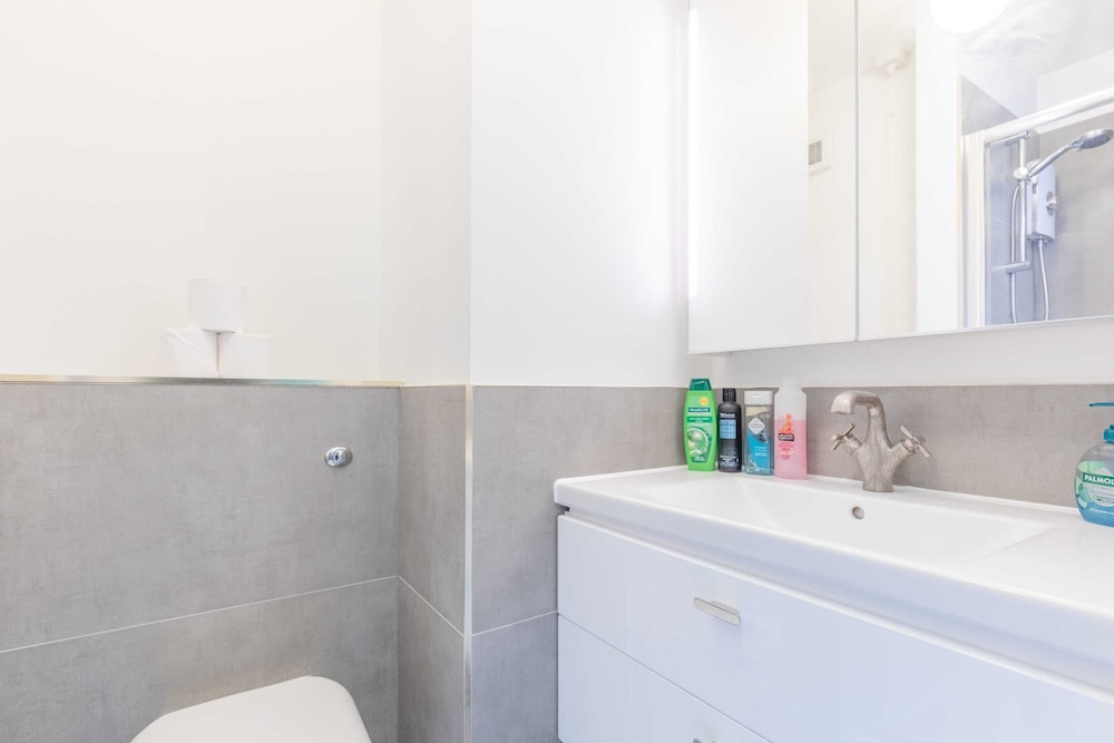 3 Bed House, Sleeps 8 - Near St Pancras